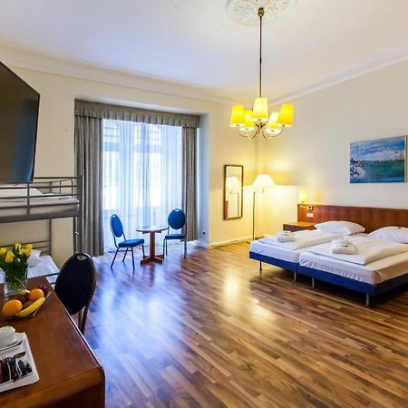 Hotel Monopol - Central Station Francfort-sur-le-Main Extérieur photo