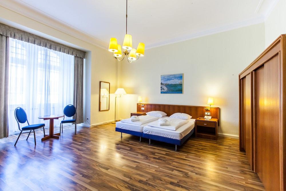 Hotel Monopol - Central Station Francfort-sur-le-Main Extérieur photo
