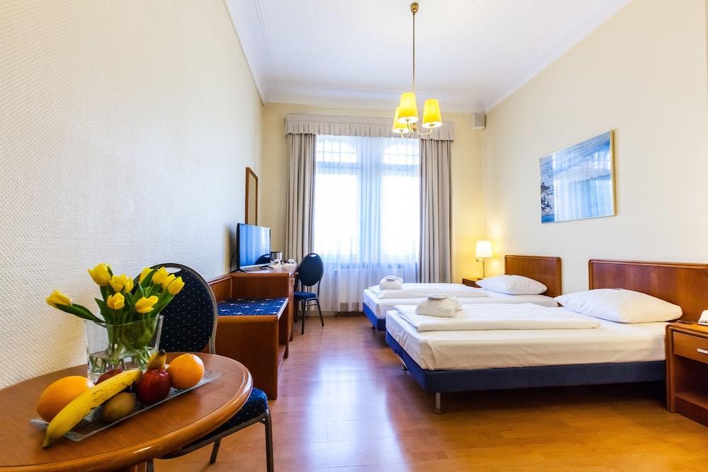 Hotel Monopol - Central Station Francfort-sur-le-Main Extérieur photo